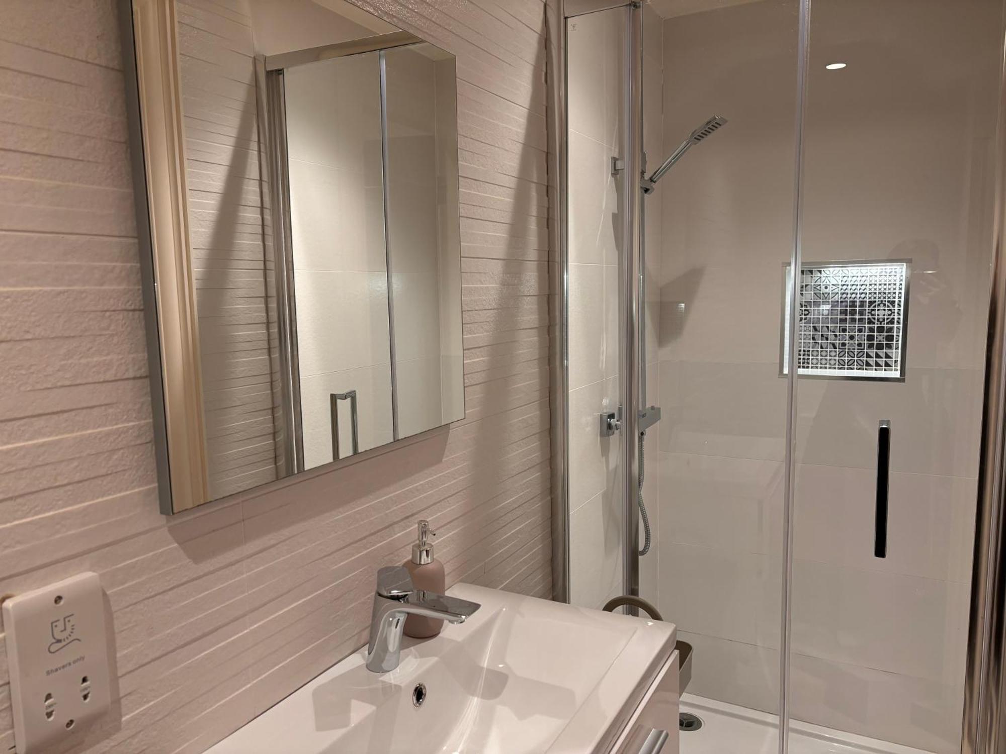 Luxurious 2 Bedroom Apartment With Sea View In Monkstown Блэкрок Экстерьер фото