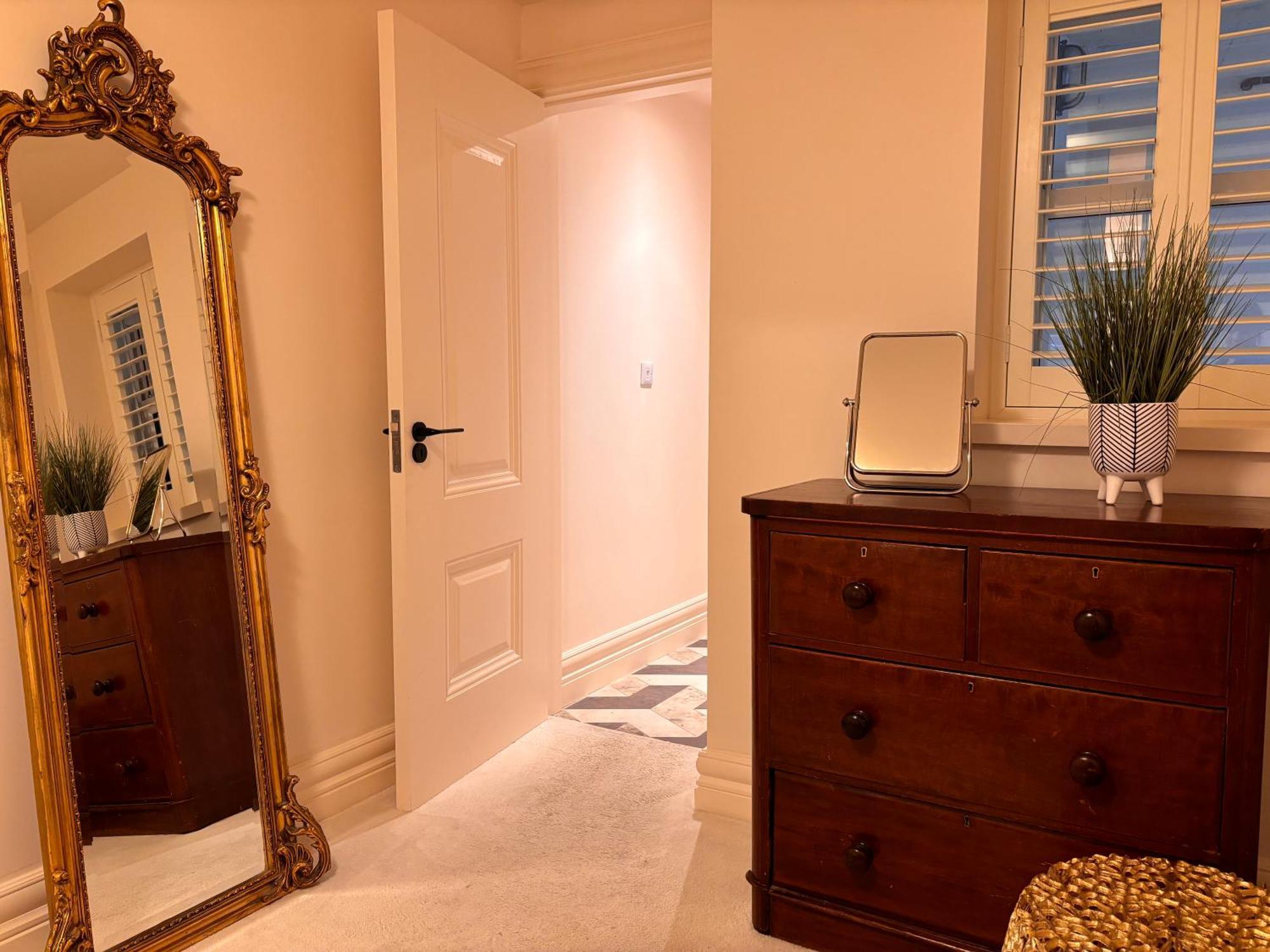 Luxurious 2 Bedroom Apartment With Sea View In Monkstown Блэкрок Экстерьер фото